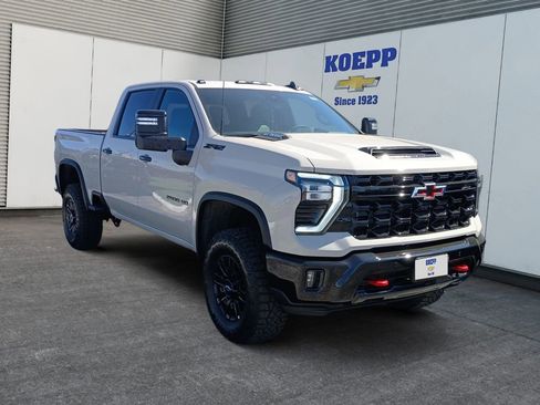 New 2026 Chevrolet Silverado 2500 ZR2 w/ LPO, Dark Essentials Package AWD/4WD image 7