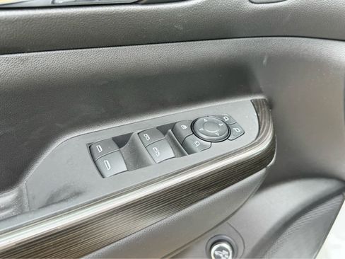 Used 2023 GMC Acadia SLT w/ Preferred Package FWD image 10