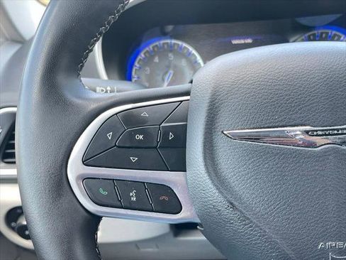 Certified 2023 Chrysler Pacifica Touring-L FWD image 24