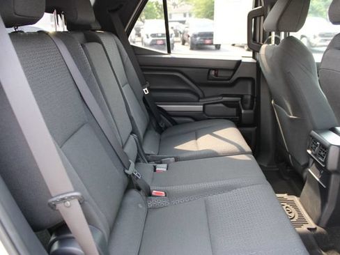 Used 2025 Toyota 4Runner SR5 AWD/4WD image 22