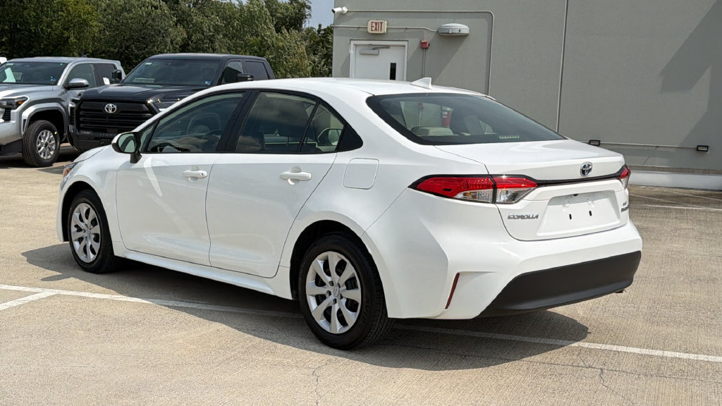 Used 2024 Toyota Corolla LE FWD image 3