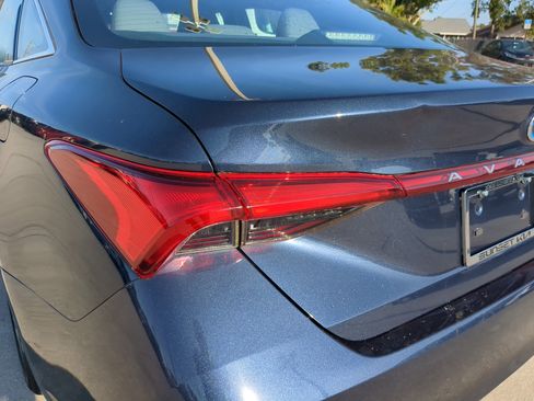 Used 2019 Toyota Avalon Limited w/ Preferred Accessory Package image 9