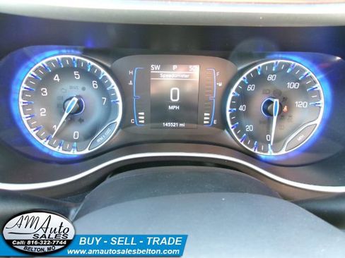 Used 2018 Chrysler Pacifica Touring-L image 9