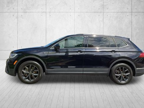 Used 2023 Volkswagen Tiguan SE w/ Panoramic Sunroof Package FWD image 8