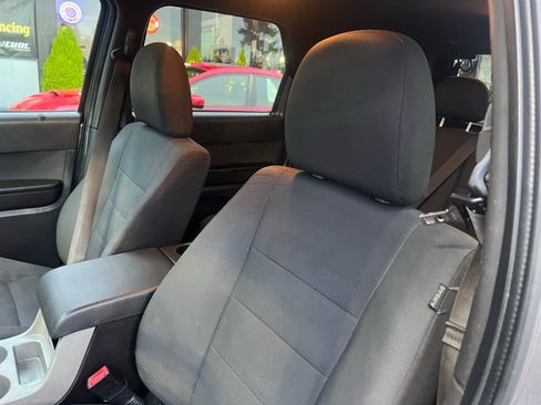 Used 2011 Ford Escape XLT image 12