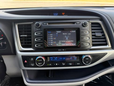Used 2015 Toyota Highlander Plus FWD image 27