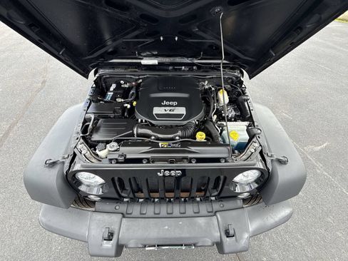 Used 2017 Jeep Wrangler Unlimited Sport w/ Connectivity Group AWD/4WD image 25