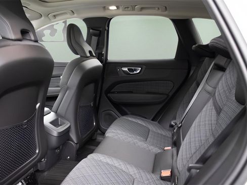 Certified 2025 Volvo XC60 B5 Core w/ Protection Package Premier image 28