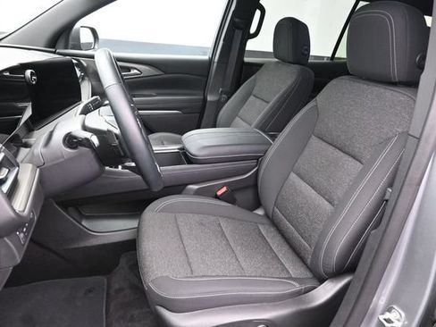 Used 2025 Chevrolet Traverse LT w/ Driver Confidence Package FWD image 23