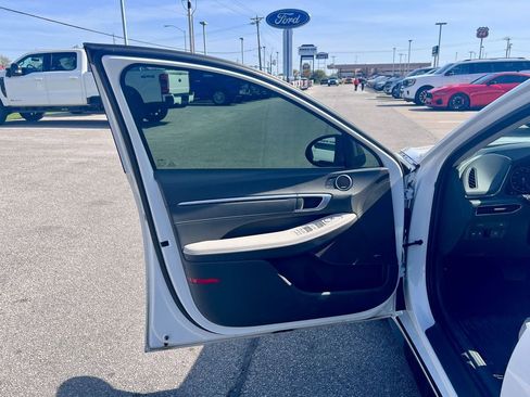 Used 2022 Hyundai Sonata Limited FWD image 11