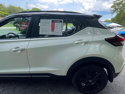 Used 2021 Nissan Kicks SR w/ SR Premium Package FWD image 4