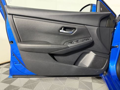Used 2025 Nissan Sentra SV FWD image 12