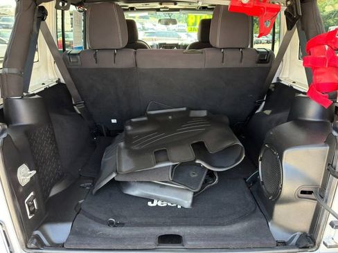 Used 2014 Jeep Wrangler Unlimited Rubicon w/ Connectivity Group AWD/4WD image 29