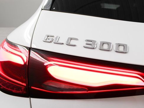 Used 2024 Mercedes-Benz GLC 300 image 31