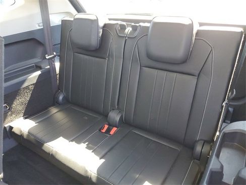 Used 2024 Volkswagen Tiguan SE image 11