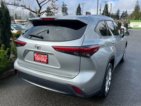 Used 2023 Toyota Highlander Limited image 6