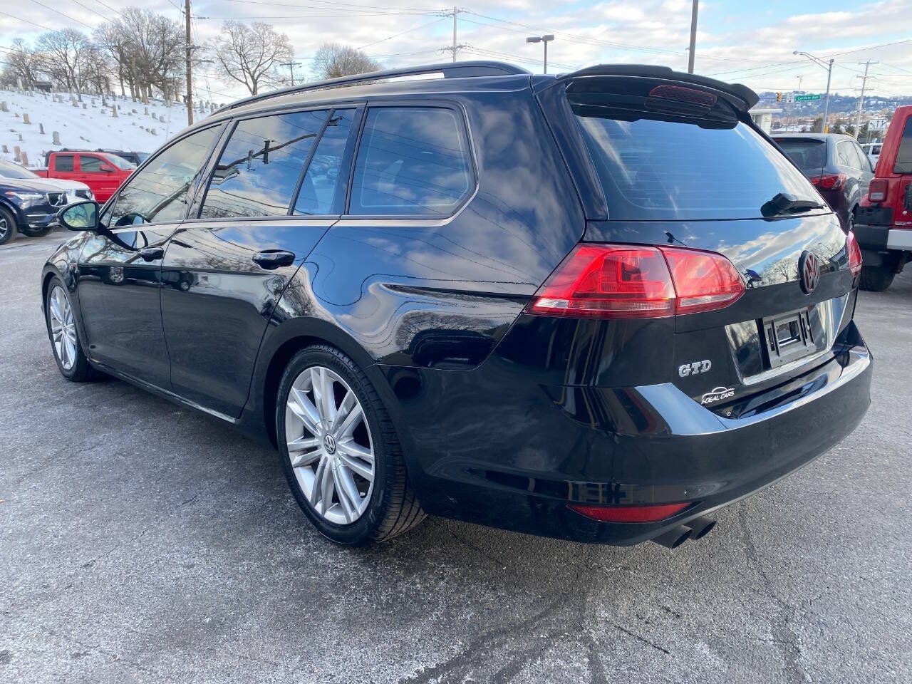 Used 2015 Volkswagen Golf TDI SE FWD image 5