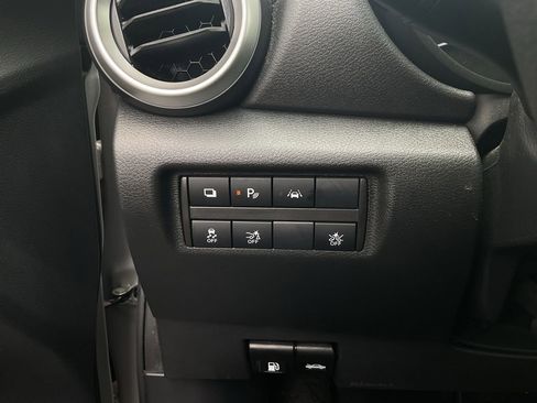 Used 2020 Nissan Versa S FWD image 19