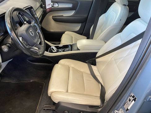 Used 2020 Volvo XC40 T5 Inscription image 2