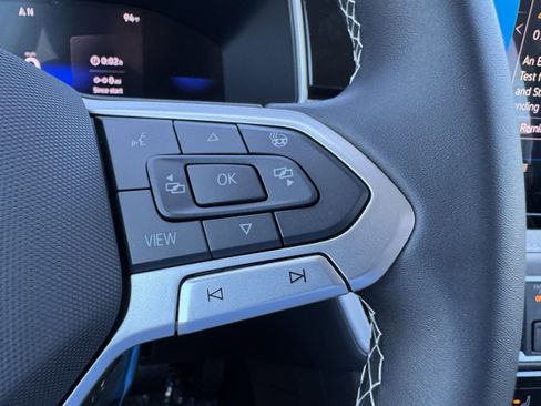 New 2025 Volkswagen Taos SE image 27