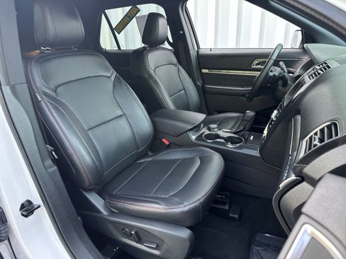 Used 2019 Ford Explorer Sport image 16