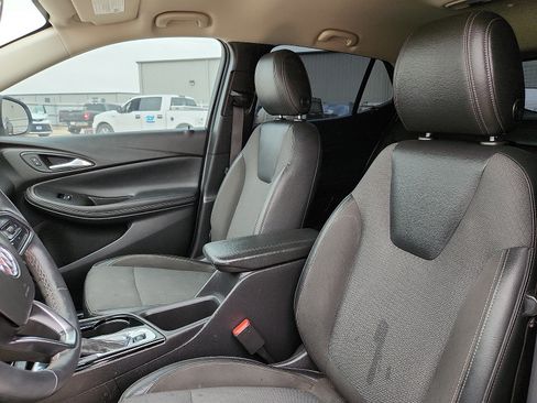Used 2022 Buick Encore GX Select w/ Sport Touring Package FWD image 13