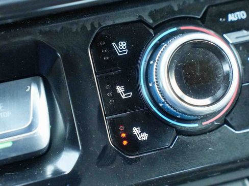 Used 2024 GMC Sierra 1500 AT4 w/ Technology Package image 39