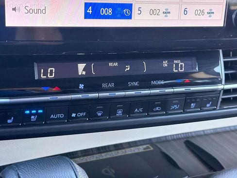 Certified 2021 Toyota Sienna Platinum FWD image 20