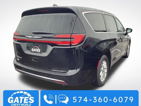 Used 2024 Chrysler Pacifica Touring-L image 9