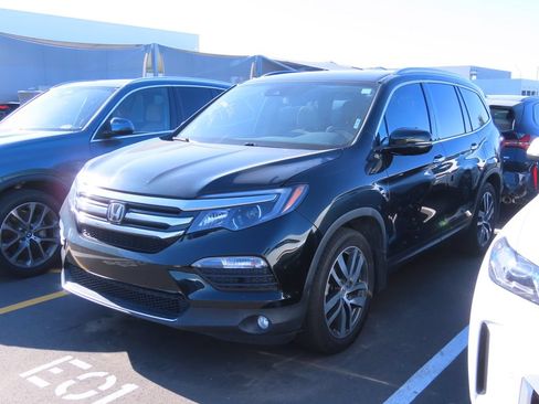 Used 2017 Honda Pilot Touring image 2