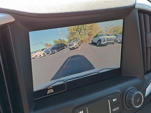 Used 2022 GMC Terrain SLE w/ Driver Convenience Package image 17