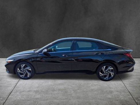 Used 2025 Hyundai Elantra SEL image 7