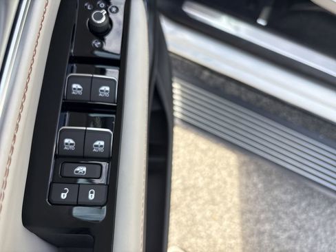 New 2026 Jeep Grand Wagoneer Summit image 13