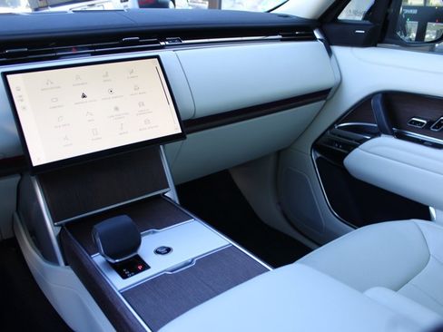 Certified 2024 Land Rover Range Rover Long Wheelbase SE image 19