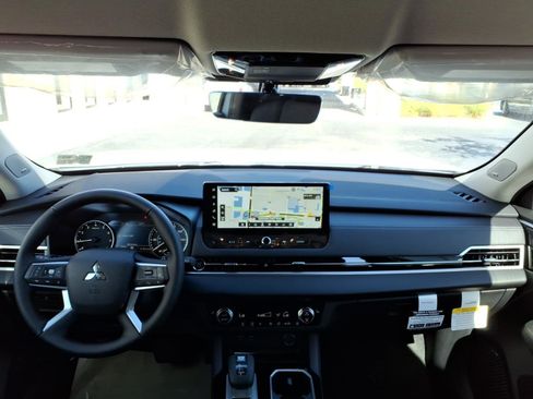 New 2026 Mitsubishi Outlander SE image 19