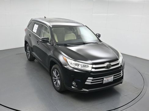 Used 2018 Toyota Highlander XLE AWD/4WD image 40