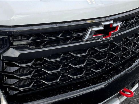 Used 2024 Chevrolet Silverado 1500 ZR2 w/ Technology Package AWD/4WD image 30