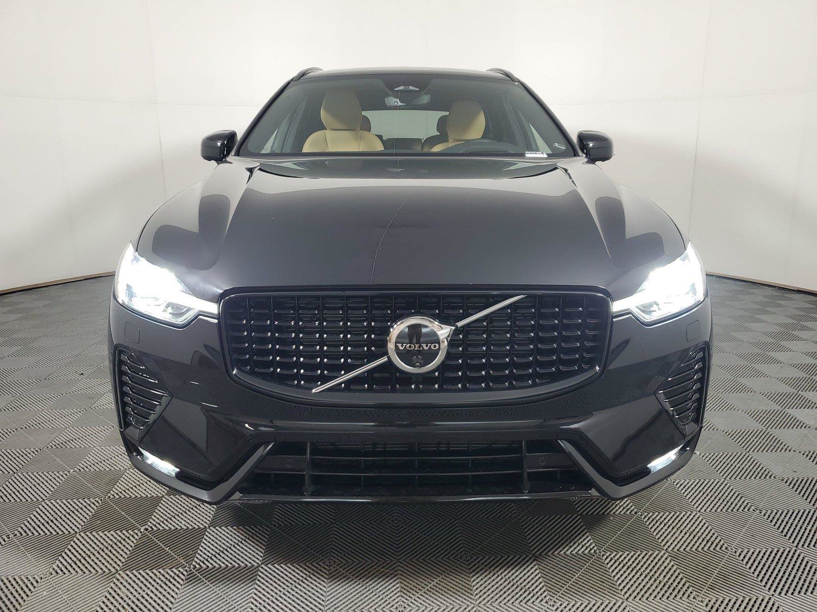 Used 2025 Volvo XC60 B5 Ultra w/ Protection Package Premier AWD/4WD image 2