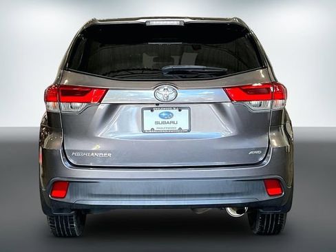 Used 2019 Toyota Highlander LE AWD/4WD image 4
