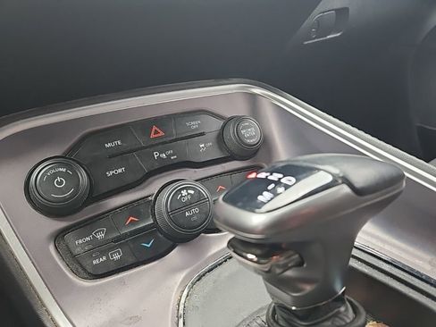 Used 2019 Dodge Challenger R/T image 21