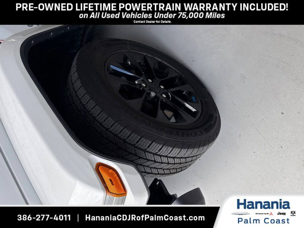 Used 2022 Jeep Wrangler Unlimited Sahara AWD/4WD image 2