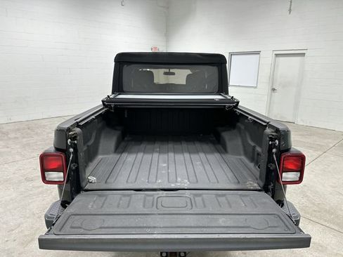 Used 2023 Jeep Gladiator Sport AWD/4WD image 23