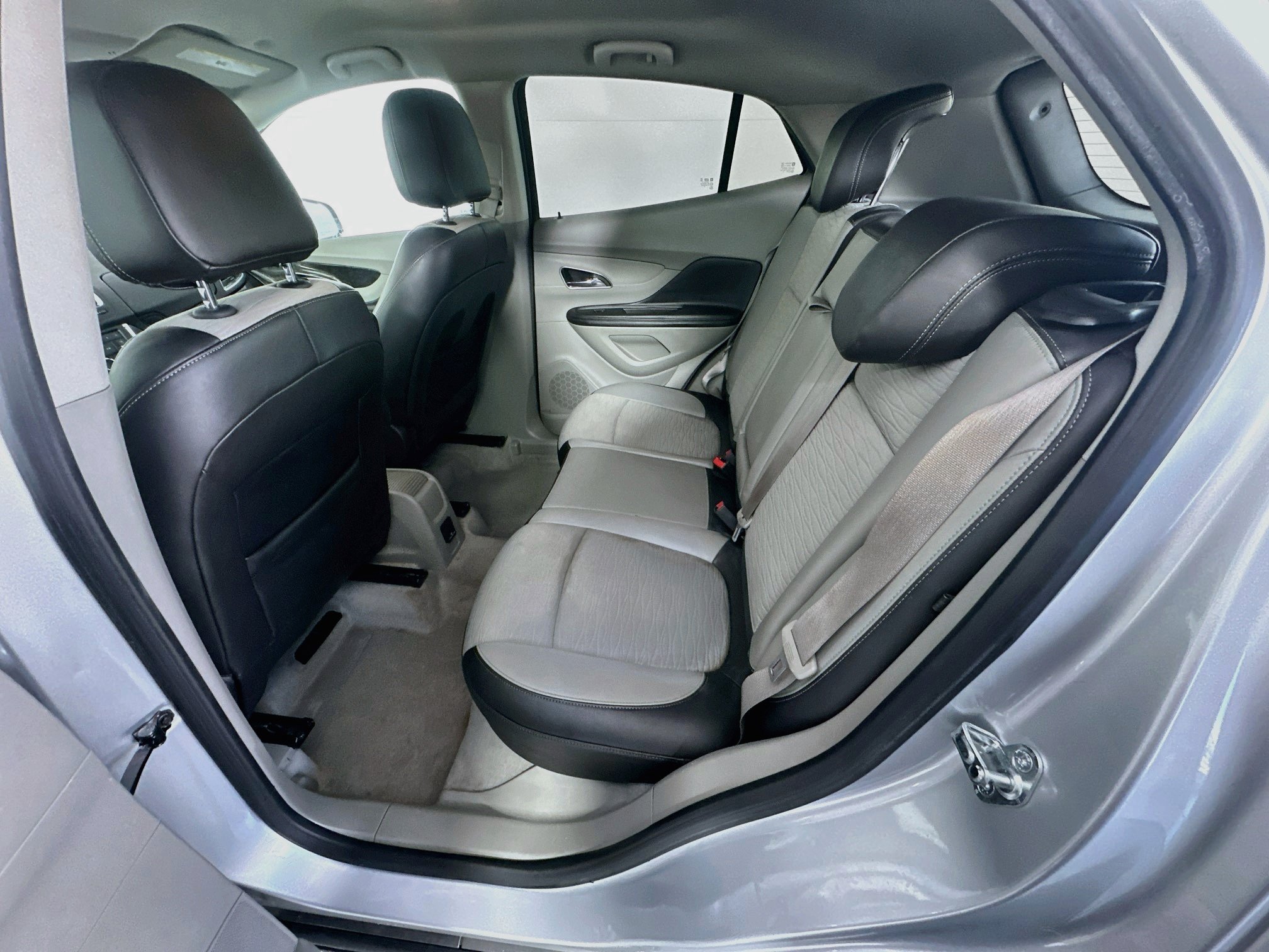 Used 2015 Buick Encore Convenience FWD image 27