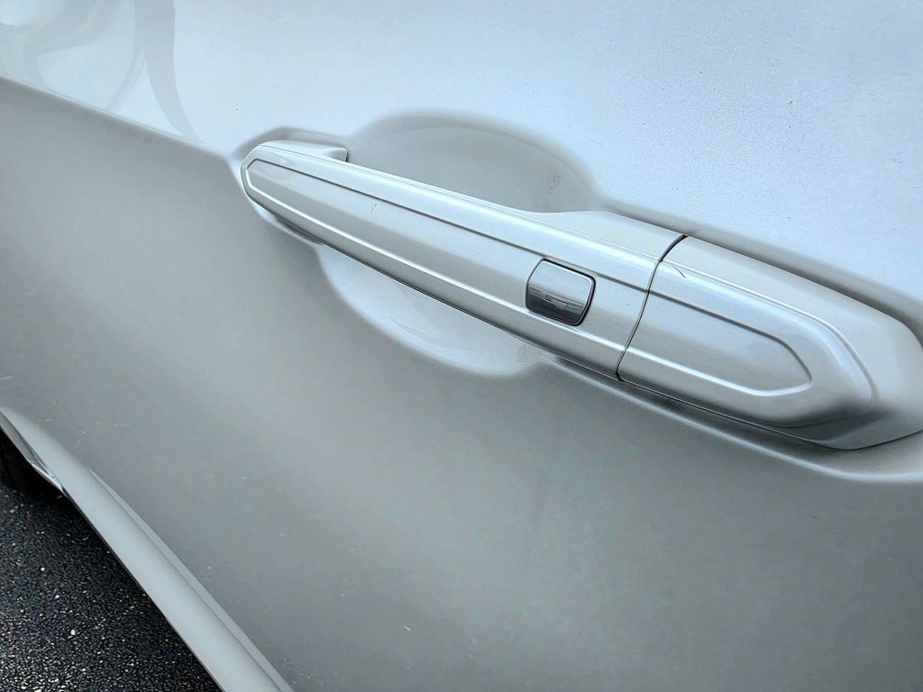 Used 2025 Cadillac XT6 Sport w/ LPO, Floor Liner Package AWD/4WD image 14