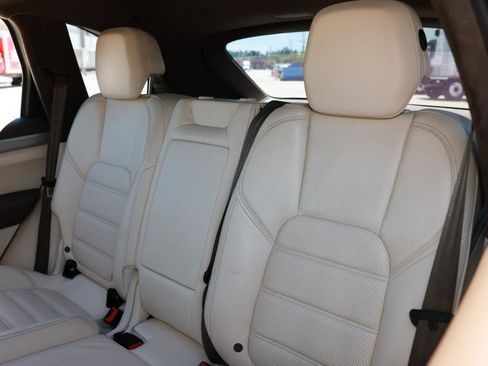 Used 2014 Porsche Cayenne GTS AWD/4WD image 8