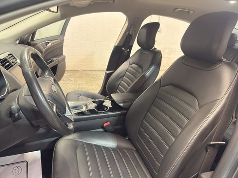 Used 2014 Ford Fusion SE w/ Equipment Group 202A FWD image 16