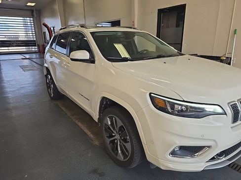Used 2019 Jeep Cherokee Overland w/ Technology Group AWD/4WD image 1