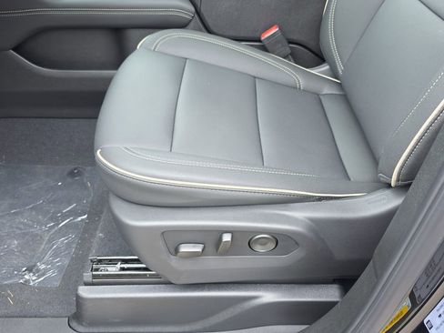 New 2026 GMC Yukon Elevation w/ Elevation Premium Package AWD/4WD image 11