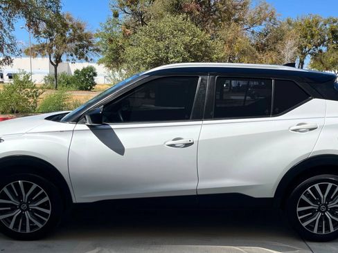 Used 2021 Nissan Kicks SV FWD image 9