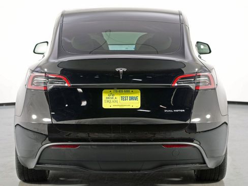 Used 2022 Tesla Model Y Long Range image 52